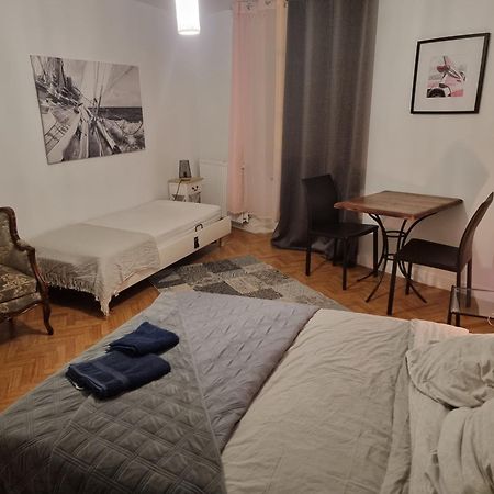 Gite Pour Professionnels En Deplacement - Centre Ville - Parking Gratuit Bellac Dış mekan fotoğraf